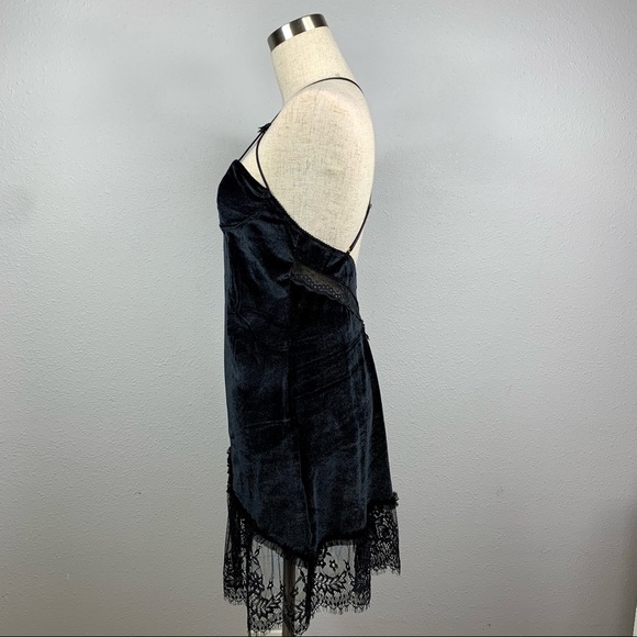 Black Lace Velvet Nightdress Set - Picture 9 of 14